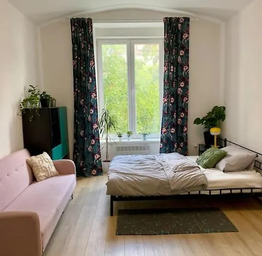 Cute Botanical Flat Near By Zizkov Tower