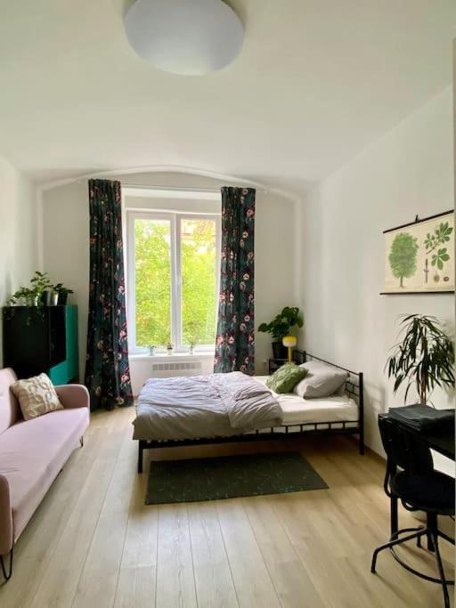 Cute Botanical Flat Near By Zizkov Tower