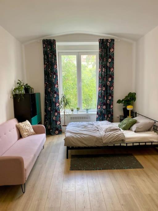 Cute Botanical Flat Near By Zizkov Tower