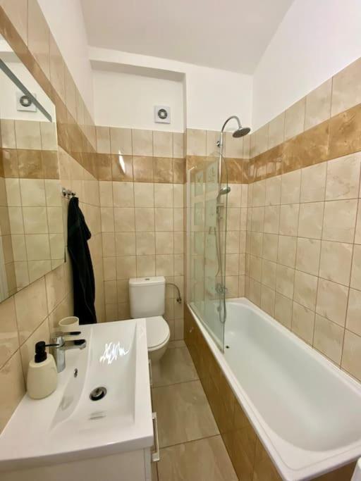 Cute Botanical Flat Near By Zizkov Tower Prague